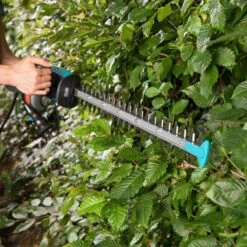 GARDENA - EasyCut 420/45 - Heggenschaar (gemotoriseerd) - Meslengte 45cm - Tandmes Opening 18mm -Tuingereedschap 1200x1200 248