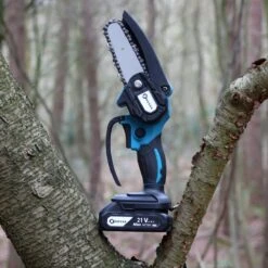 NovarGarden® Mini Kettingzaag NG1 - Met 2x Accu - Takkenzaag - Snoeizaag - Electrisch - Handzaag - Boomzaag - 21V -Tuingereedschap 1200x1200 600
