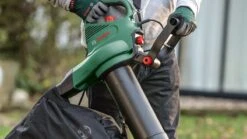 Bosch UniversalGardenTidy 3000 Bladblazer - Op Snoer - 3000 W -Tuingereedschap 1200x675 6