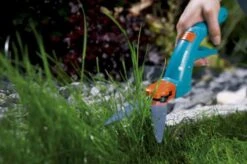 GARDENA Classic Grasschaar - Draaibaar 360° -Tuingereedschap 1200x798 7