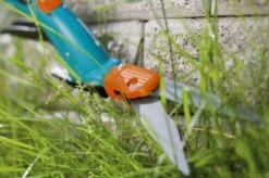 GARDENA Comfort Grasschaar - 360° Draaibaar - Antikleef Coating - Golfsnede -Tuingereedschap 1200x799 110