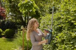 GARDENA - ComfortCut 50/18V-P4A Ready-To-Use Set - Heggenschaar -Tuingereedschap 1200x799 114