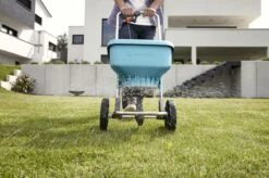 GARDENA Strooiwagen XL Strooikar - 800m2 - 18 Liter -Tuingereedschap 1200x799 143