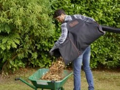 Black & Decker BLACK+DECKER BEBLV301 Bladblazer - Blaas En Zuigfunctie - Rugzak Als Opvangzak -Tuingereedschap 1200x900 4