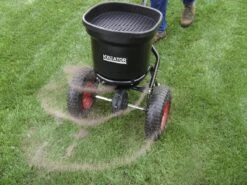 Kreator KRTGR9005 Strooiwagen - 300 Tot 370 Cm Strooibreedte - 23 Liter -Tuingereedschap 1200x900 55