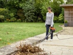 Black & Decker BLACK+DECKER BEBLV301 Bladblazer - Blaas En Zuigfunctie - Rugzak Als Opvangzak -Tuingereedschap 1200x900 6