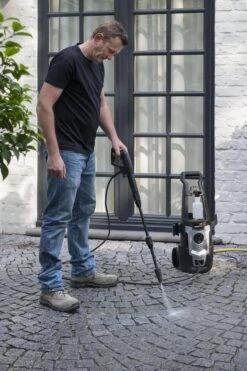 Powerplus POWXG90405 Hogedrukreiniger - 1400W - Max. 110 Bar - 390 L/h - Incl. 5m Slang En Accessoires - Excl. Terrasreiniger - Reiniger Voor Auto, Fiets En Meubelen -Tuingereedschap 800x1200 22