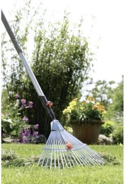 GARDENA Combisysteem Bladhark Hark - Werkbreedte Verstelbaar 30/50 Cm - Aanbevolen Steellengte 130 Cm -Tuingereedschap 825x1200 18