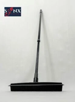 Synx Tools Zachte Bezem Rubberen Zwart 30cm Vloertrekker Binnen Bezem - Pet Hair Remover Bezems - Huisdierhaar Verwijderaar En Kappersbezem Met Steel - Vloertrekkers Met Bezemsteel - Vloertrekker Badkamer - 60/120 Cm Steel -Tuingereedschap 885x1200